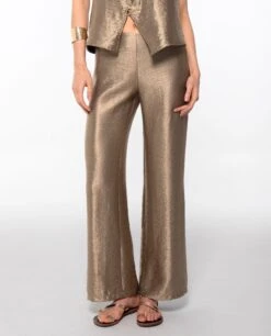 PANTALÓN ETHEREAL MUSE · DORADO -[品牌] Ventas THE-ARE pantalon recto satinado dorado conjunto elegante fiesta mujer the are eci img 2
