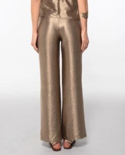 PANTALÓN ETHEREAL MUSE · DORADO -[品牌] Ventas THE-ARE pantalon recto satinado dorado conjunto elegante fiesta mujer the are eci img 3