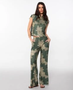 PANTALÓN JADE BLOOM · VERDE -[品牌] Ventas THE-ARE pantalon recto satinado jacquard verde conjunto elegante fiesta mujer the are eci img 1