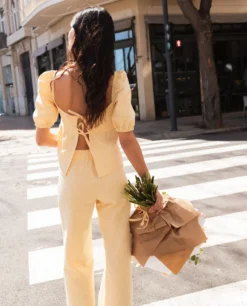 PANTALÓN SUNSET LOVER · AMARILLO -[品牌] Ventas THE-ARE pantalon vichy amarillo recto tiro alto conjunto mujer the are 8 scaled