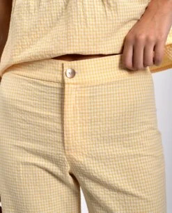 PANTALÓN SUNSET LOVER · AMARILLO -[品牌] Ventas THE-ARE pantalon vichy amarillo recto tiro alto conjunto mujer the are eci img 4