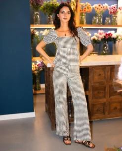 PANTALÓN SUNSET LOVER · BLANCO Y NEGRO -[品牌] Ventas THE-ARE pantalon vichy blanco negro recto tiro alto conjunto mujer the are 3a scaled