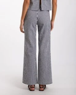 PANTALÓN SUNSET LOVER · BLANCO Y NEGRO -[品牌] Ventas THE-ARE pantalon vichy blanco negro recto tiro alto conjunto mujer the are eci img 3 a