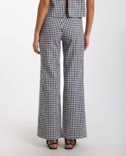 PANTALÓN SUNSET LOVER · BLANCO Y NEGRO -[品牌] Ventas THE-ARE pantalon vichy blanco negro recto tiro alto conjunto mujer the are eci img 3 a scaled