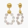 PENDIENTES DREAM DROP PEARLS · BAÑO ORO