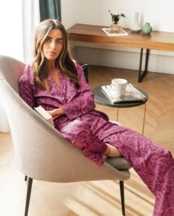 PIJAMA LITTLE PLEASURES · PANTALÓN LARGO -[品牌] Ventas THE-ARE pijama burdeos estampado paisley camisero largo mujer the are 3 013642a8 c8ff 47a4 8c82 c7af71554cda