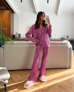 PIJAMA LITTLE PLEASURES · CAMISA LARGA -[品牌] Ventas THE-ARE pijama burdeos estampado paisley camisero largo mujer the are 16b1d051 ce9c 4dbf 90d5 c476a7ddcf20