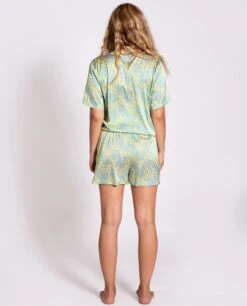 PIJAMA YELLOW DISORDER · CAMISA CORTA -[品牌] Ventas THE-ARE pijama estampado saten coleccion influencer maria frubies amarillo mujer the are 00003 584bd468 4d81 4873 8781 4b6e03ba8342