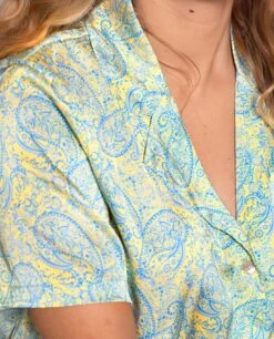 PIJAMA YELLOW DISORDER · PANTALÓN CORTO -[品牌] Ventas THE-ARE pijama estampado saten coleccion influencer maria frubies amarillo mujer the are 00004