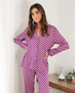 PIJAMA SILKY PILLOWS · CAMISA LARGA -[品牌] Ventas THE-ARE pijama morado estampado geometrico largo camisero bonito mujer the are 2 1be1643f e10f 4ef4 8ff7 cf4c9bbd5992