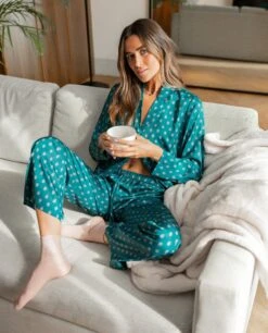 PIJAMA GREEN SUITE · CAMISA LARGA -[品牌] Ventas THE-ARE pijama verde estampado geometrico camisero bonito mujer the are 7