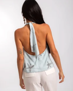 TOP OCEAN CALL · AZUL -[品牌] Ventas THE-ARE top azul flores lazada al cuello mujer the are eci img 2 scaled