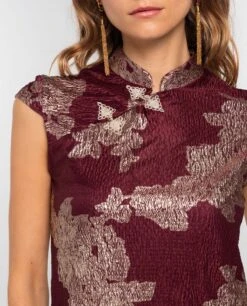 TOP RUBY BLOOM · BURDEOS -[品牌] Ventas THE-ARE top burdeos escote cerrado satinado jacquard conjunto mujer the are eci img 3
