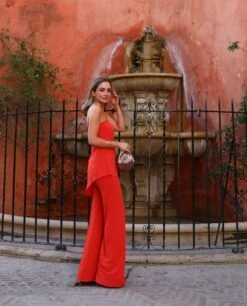 TOP ALGECIRAS · CORAL -[品牌] Ventas THE-ARE top coral elegante palabra honor elastico asimetrico conjunto invitada mujer the are 1