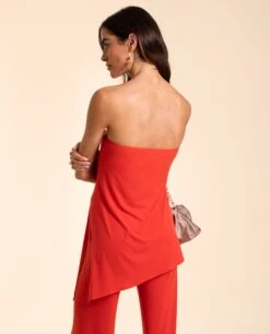 TOP ALGECIRAS · CORAL -[品牌] Ventas THE-ARE top coral elegante palabra honor elastico asimetrico conjunto invitada mujer the are eci img 2