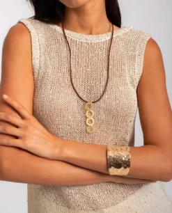 TOP GLOWING FEVER · DORADO -[品牌] Ventas THE-ARE top dorado brillos espalda baja mujer the are eci img 3 scaled