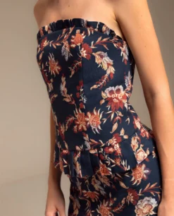 TOP VEGA · AZUL MARINO -[品牌] Ventas THE-ARE top estampado flores azul corpino conjunto invitada mujer the are eci img 3 scaled