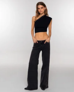 TOP THAT GIRL · NEGRO -[品牌] Ventas THE-ARE top negro asimetrico detalles metalicos mujer the are eci img 4 scaled