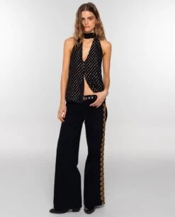 TOP WISH HOUR · NEGRO -[品牌] Ventas THE-ARE top negro detalles dorados escote pico lazada al cuello mujer the are eci img 4