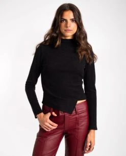 TOP CITY CHARM · NEGRO