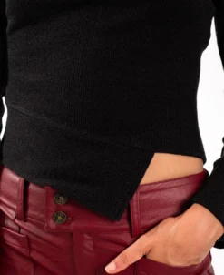TOP CITY CHARM · NEGRO -[品牌] Ventas THE-ARE top negro punto asimetrico cuello alto manga larga mujer the are eci img 3 scaled