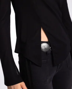 TOP EVENING MEMORIES · NEGRO -[品牌] Ventas THE-ARE top negro punto manga larga asimetria mujer the are eci img 3 scaled