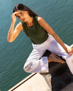 TOP BREEZY SOUL · VERDE -[品牌] Ventas THE-ARE top punto calado verde sin mangas mujer the are 3 scaled