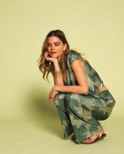 TOP JADE BLOOM · VERDE -[品牌] Ventas THE-ARE top verde escote cerrado satinado jacquard conjunto elegante fiesta mujer the are 4