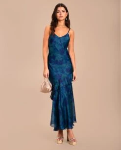 VESTIDO CAMILA · ESTAMPADO -[品牌] Ventas THE-ARE vestido azul marino estampado flores falda volante escote pico mujer the are eci img 1