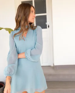 Primera página -[品牌] Ventas THE-ARE vestido corto azul gasa cuello pico foulard elegante mujer invitada the are 3 scaled