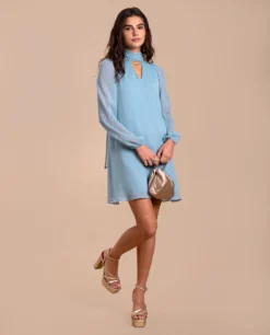 VESTIDO CAYETANA · AZUL -[品牌] Ventas THE-ARE vestido corto azul gasa cuello pico foulard elegante mujer invitada the are eci img 1 df5c3d09 2a24 4a0d b33c b2c59f302078 scaled