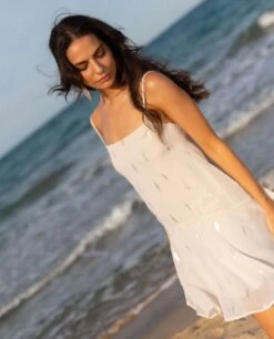 VESTIDO SUN'S UP ·BLANCO -[品牌] Ventas THE-ARE vestido corto blanco tirantes volantes mujer the are 4