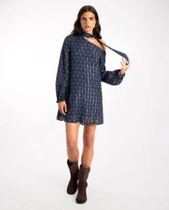 VESTIDO HILLS & HUSTLE · ESTAMPADO -[品牌] Ventas THE-ARE vestido corto estampado azul manga larga fular lurex mujer the are eci img 1