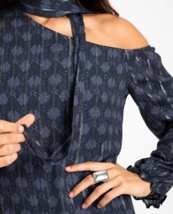 VESTIDO HILLS & HUSTLE · ESTAMPADO -[品牌] Ventas THE-ARE vestido corto estampado azul manga larga fular lurex mujer the are eci img 4