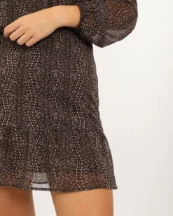 VESTIDO TOGETHER AGAIN · ESTAMPADO -[品牌] Ventas THE-ARE vestido corto estampado geometrico gasa verde oscuro manga larga hombros descubierto mujer the are eci img 4