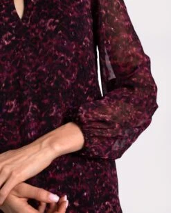 VESTIDO WHISPER CHARM · ESTAMPADO -[品牌] Ventas THE-ARE vestido corto estampado rojo morado lurex fiesta mujer the are eci img 7