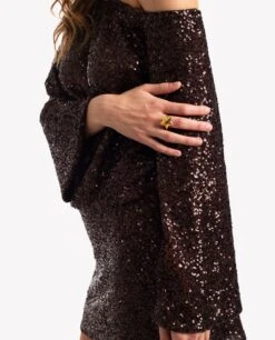 VESTIDO I'M ON TONIGHT · MARRÓN -[品牌] Ventas THE-ARE vestido corto lentejuelas marron manga larga escote asimetrico hombro descubierto fiesta mujer the are eci img 4