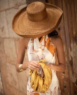 VESTIDO GABRIELA · ESTAMPADO -[品牌] Ventas THE-ARE vestido estampado midi escote halter falda asimetrica invitada mujer the are 10 08afedea 8047 49a5 a554 2db79b17e57d