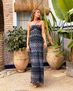 VESTIDO INÉS · AZUL MARINO -[品牌] Ventas THE-ARE vestido largo azul marino escote halter zigzag mujer the are 3 scaled