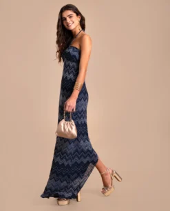 VESTIDO INÉS · AZUL MARINO -[品牌] Ventas THE-ARE vestido largo azul marino escote halter zigzag mujer the are 5 scaled