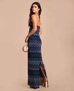 VESTIDO INÉS · AZUL MARINO -[品牌] Ventas THE-ARE vestido largo azul marino escote halter zigzag mujer the are eci img 3