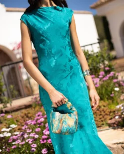 VESTIDO VALENTINA · AZUL -[品牌] Ventas THE-ARE vestido largo azul tejido jacquard sin mangas invitada elegante mujer the are 7 91ff5ce6 e78c 4819 986c 94aeeda76920 scaled