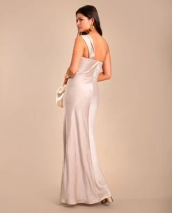 VESTIDO ISABELA · BEIGE -[品牌] Ventas THE-ARE vestido largo beige asimetrico satinado invitada elegante eci img 3