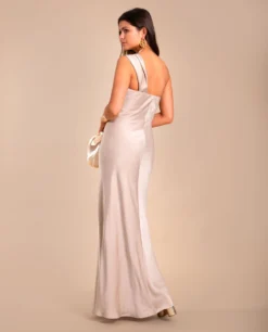VESTIDO ISABELA · BEIGE -[品牌] Ventas THE-ARE vestido largo beige asimetrico satinado invitada elegante eci img 3 scaled