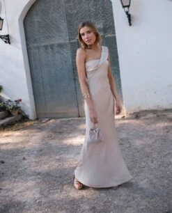 VESTIDO ISABELA · BEIGE -[品牌] Ventas THE-ARE vestido largo beige asimetrico satinado invitada elegante the are 5
