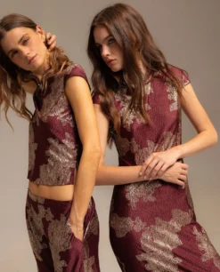 VESTIDO RUBY BLOOM · BURDEOS -[品牌] Ventas THE-ARE vestido largo burdeos jacquard satinado largo mujer the are 03 1 scaled