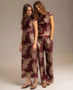 VESTIDO RUBY BLOOM · BURDEOS -[品牌] Ventas THE-ARE vestido largo burdeos jacquard satinado largo mujer the are 05