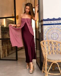 VESTIDO BÁRBARA · FRAMBUESA -[品牌] Ventas THE-ARE vestido largo burdeos satinado palabra honor invitada elegante mujer the are 3