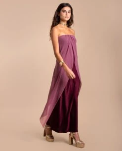 VESTIDO BÁRBARA · FRAMBUESA -[品牌] Ventas THE-ARE vestido largo burdeos satinado palabra honor invitada elegante mujer the are eci img 1