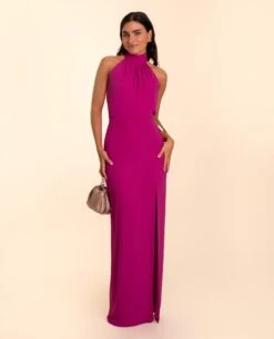VESTIDO MRS. ALCARAZ · FUCSIA -[品牌] Ventas THE-ARE vestido largo fucsia gasa abertura escote halter eventos mujer the are 1